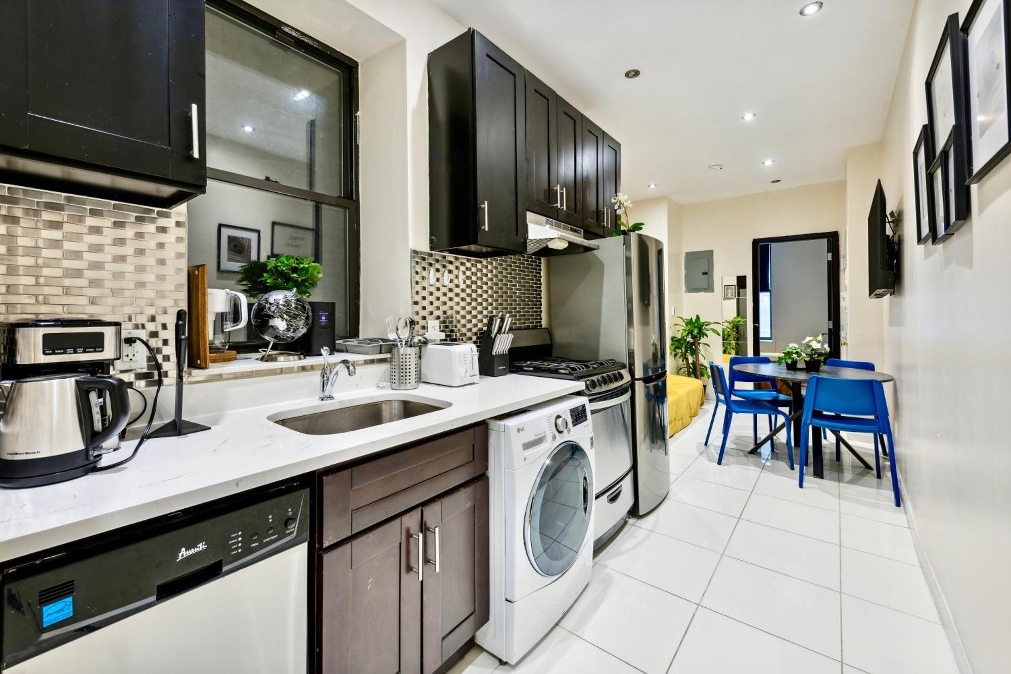 Central & Cozy 2 Bd Apt In Manhattan Нью-Йорк Экстерьер фото
