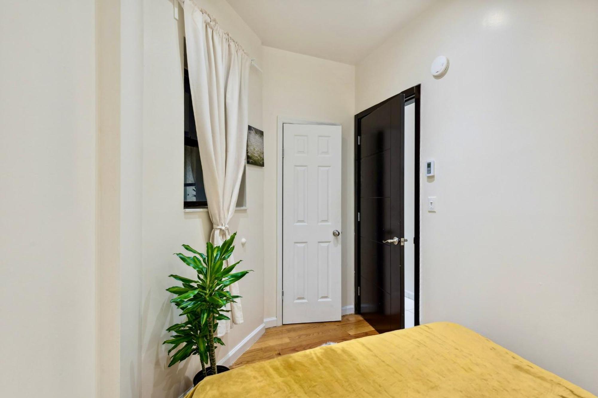 Central & Cozy 2 Bd Apt In Manhattan Нью-Йорк Экстерьер фото